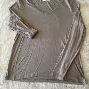 Kettlewell Gray V-Neck Long Sleeve Top size large
